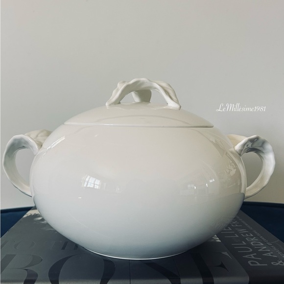 Vintage Villeroy & Boch FogliaWhite Covered Vegetable TureenPorcelain